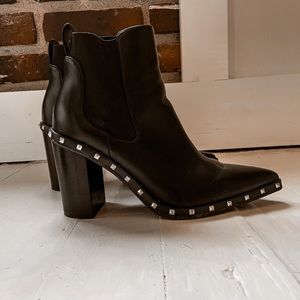 Charles by Charles David Dodger Chelsea Boot